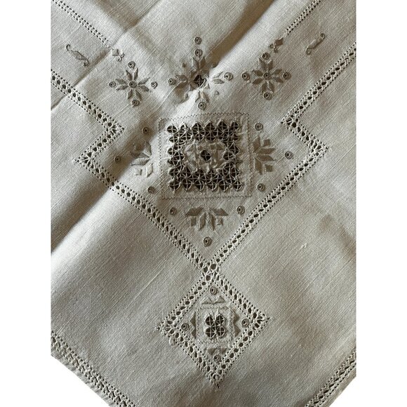 Madeira Linen Tablecloth With Embroidery Cutwork Pulled Thread Beige 33.5x32.75 - Picture 4 of 12
